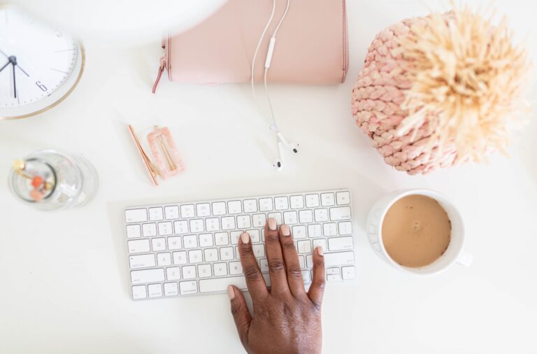 Best Feminine WordPress Theme For Bloggers